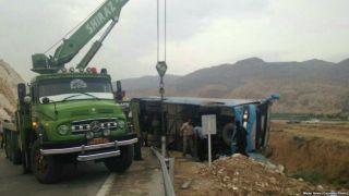 مرگ دو گردشگر آلمانی در حادثه واژگونی مینی‌بوس در استان فارس