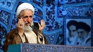 با به گردن دولتهای قبلی انداختن تمام نارسایی ها؛ 
امام جمعه تهران، رهبر انقلاب را «ولی خدا» خواند