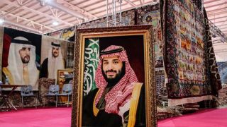 تمثال حضرت « محمد بن سلمان» در نمایشگاه فرش تهران